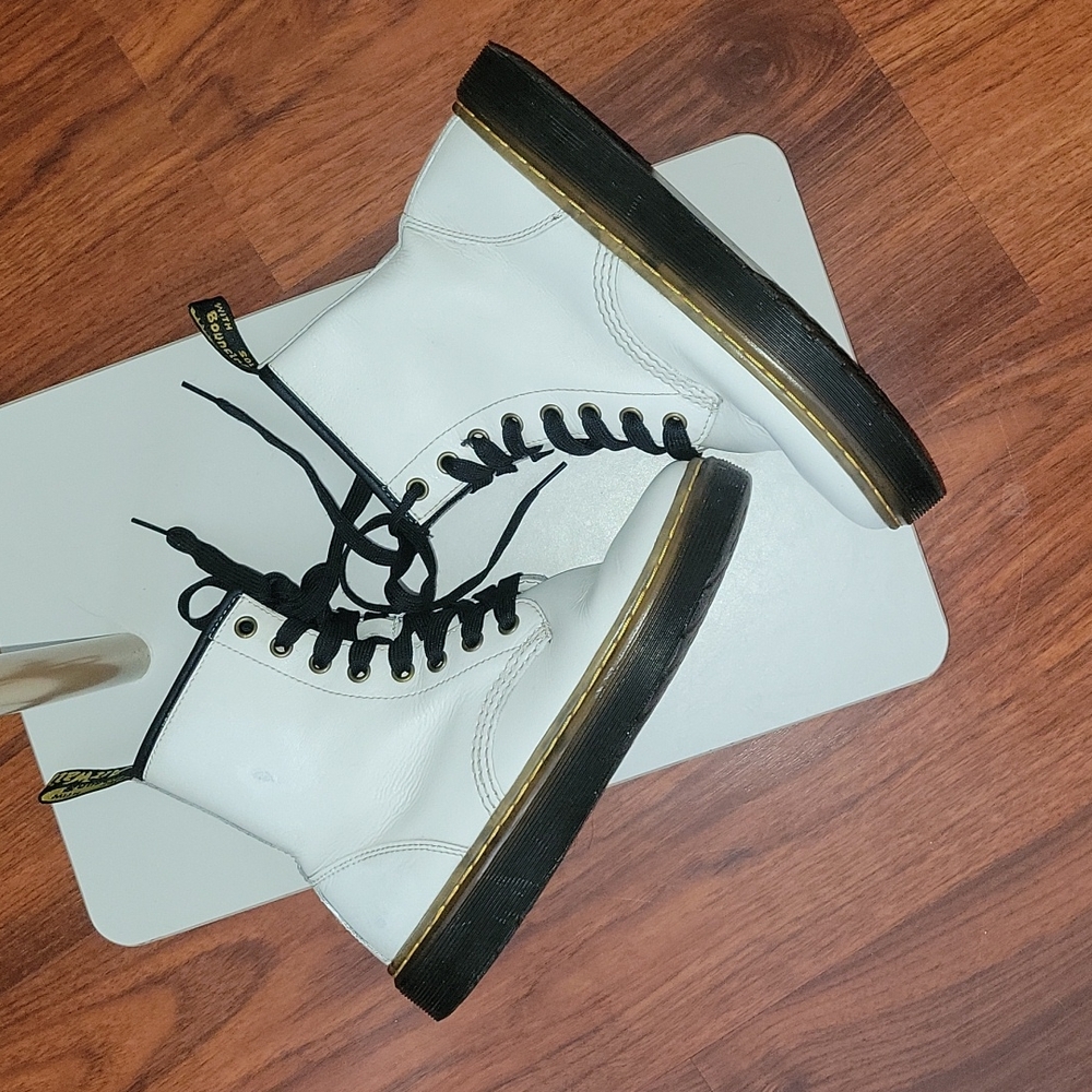 Dr. Doc Martens Zavala Women’s 6 Lace Up Combat Boots White Leather